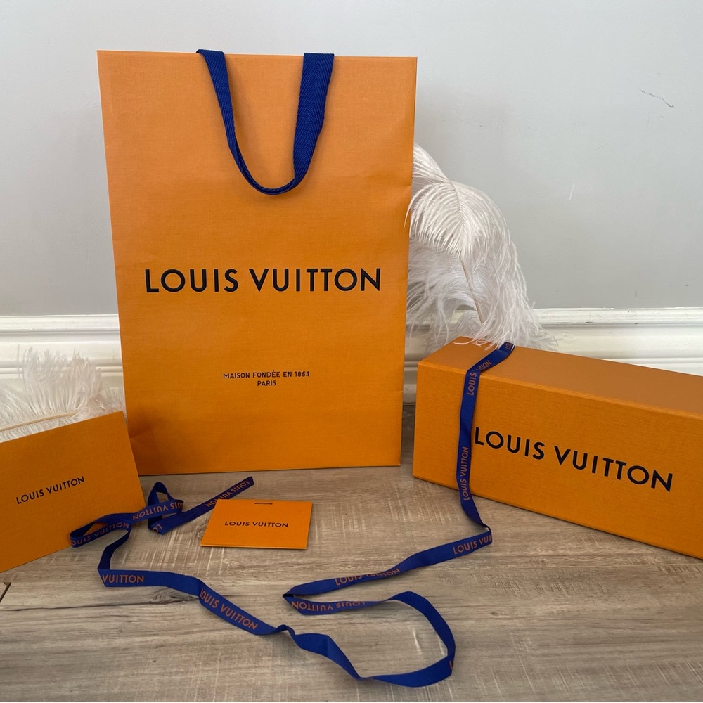 Louis Vuitton shopping bag, big box for parfum and card slip. New